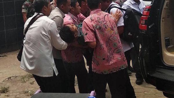 Melihat Lagi Rentetan Penusukan Wiranto di Pandeglang