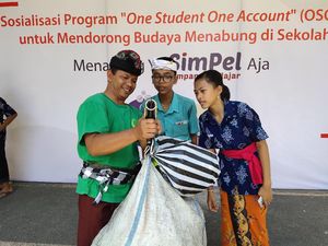 Ada BRILink, Siswa di Bali Bisa Menabung Pakai Sampah Plastik