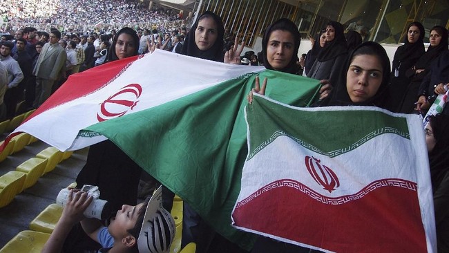 Setelah 40 Tahun, Perempuan Iran Bisa Nonton Sepakbola di Stadion