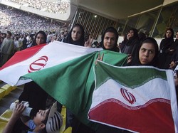 Setelah 40 Tahun, Perempuan Iran Bisa Nonton Sepakbola di Stadion