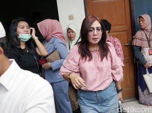Kata Ibu Kriss Hatta Soal Anaknya Dapat Baju dari Barbie Kumalasari