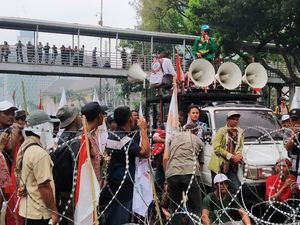 Janji Tak Buat Onar di Istana, Massa Petani Minta Kawat Berduri Dibuka