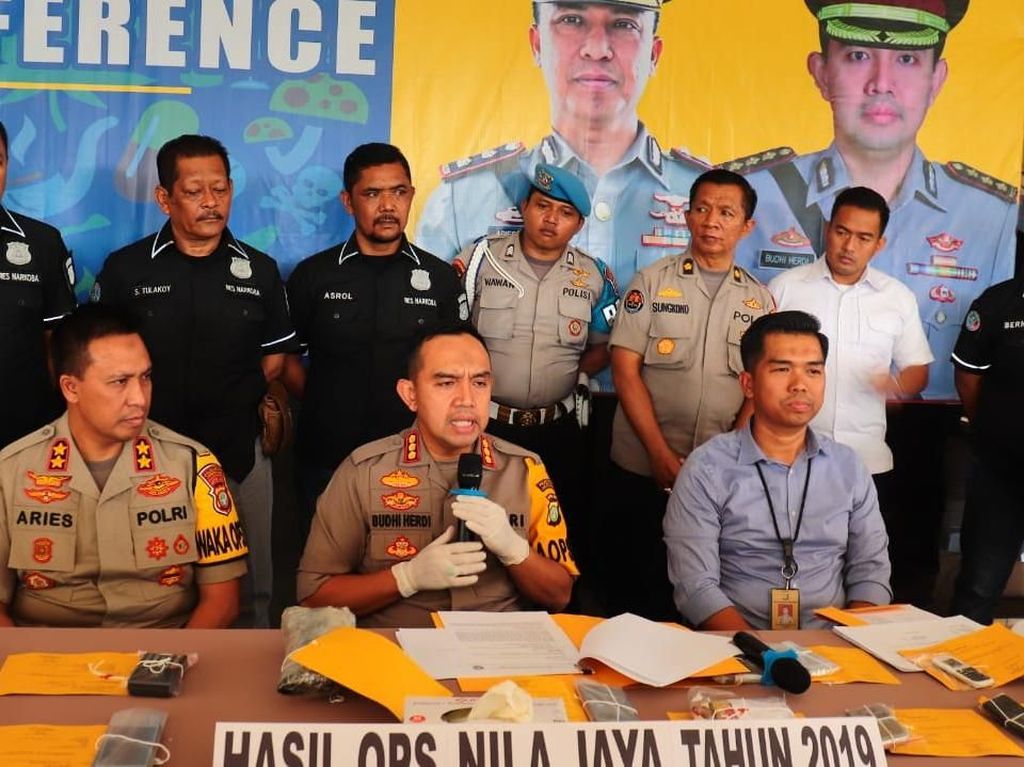 19 Pengedar Narkoba Diamankan dalam Operasi Nila Jaya, 1 Orang WN Thailand 19 Pengedar Narkoba Diamankan dalam Operasi Nila Jaya, 1 Orang WN Thailand