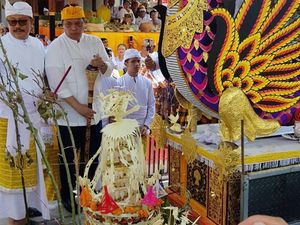 Para Petinggi Golkar Ikuti Upacara Ngaben di Bali