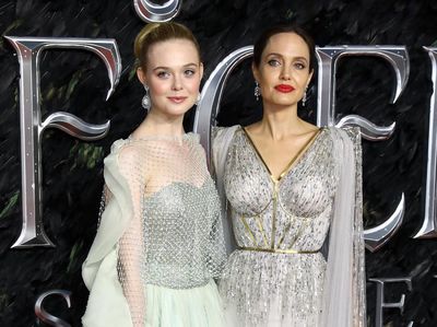 Pesona Angelina Jolie dan Elle Fanning di Red Carpet Maleficent