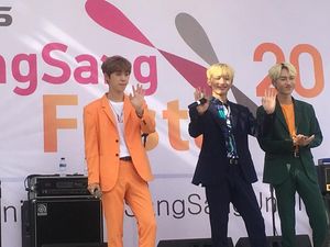Hibur Mahasiswa UNJ, Boyband K-Pop M.O.N.T: Mereka Lucu-lucu! Hibur Mahasiswa UNJ, Boyband K-Pop M.O.N.T: Mereka Lucu-lucu!