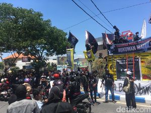 Ratusan Pesilat Kawal Sidang Tuntutann Pembunuhan Pengusaha Rongsokan Mojokerto
