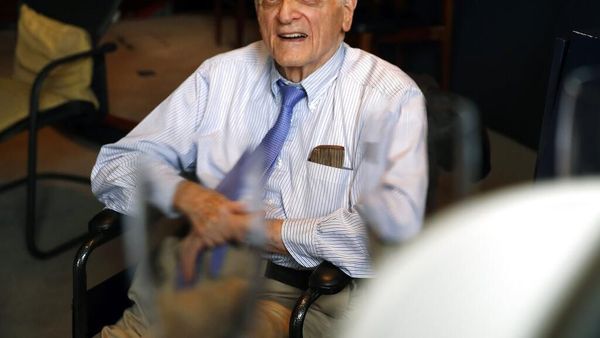 Para Penemu Baterai Ponsel yang Diganjar Nobel Kimia