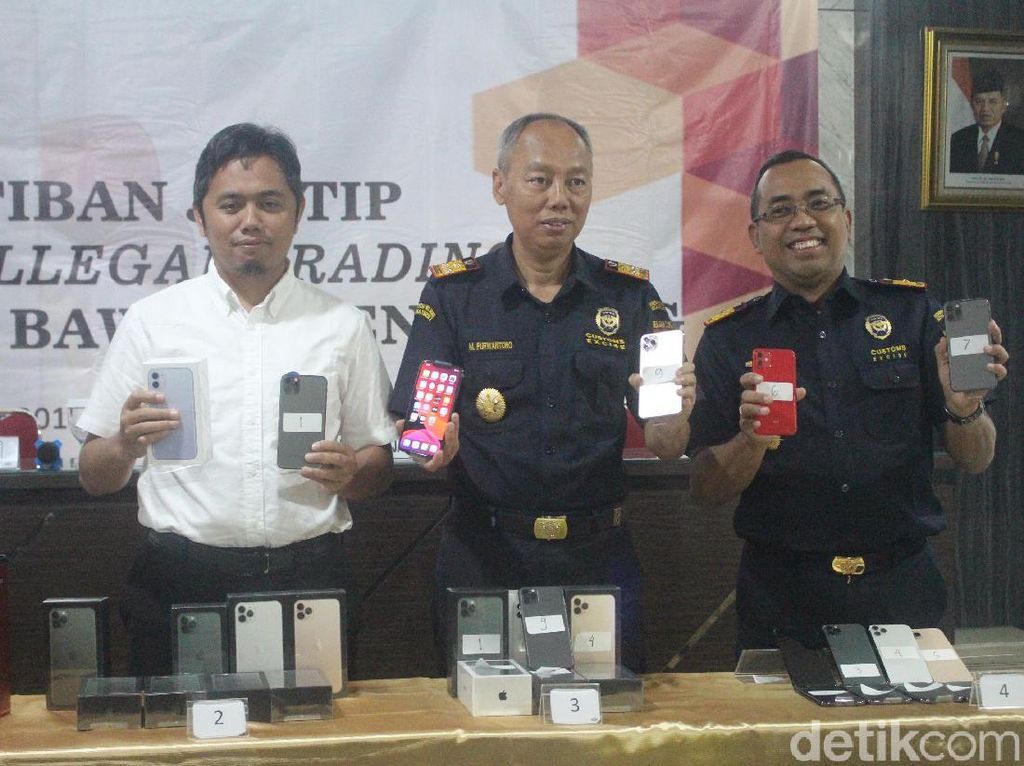 76 Unit iPhone 11 Diamankan di Bandara Juanda dari Penumpang 76 Unit iPhone 11 Diamankan di Bandara Juanda dari Penumpang