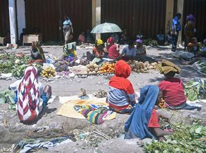 Belanja di Pasar Papua, Tak Boleh Menawar tapi Boleh Minta Bonus