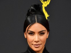 Penampilan Kim Kardashian Dengan Rambut & Alis Pirang, Bikin Tak Dikenali