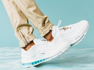 Ini 7 Alasan Orang Barat Sering Pakai Sepatu di Rumah