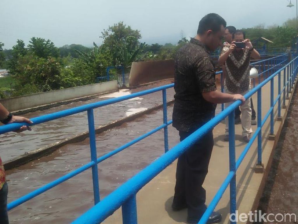 Dituding Cemari Sungai Wangi, Produsen Teh Gelas Hentikan Produksi Dituding Cemari Sungai Wangi, Produsen Teh Gelas Hentikan Produksi