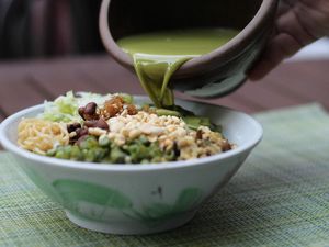 Keren! Keluarga Ini Punya Resep Teh Campur Nasi Berusia 100 Tahun Keren! Keluarga Ini Punya Resep Teh Campur Nasi Berusia 100 Tahun