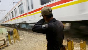 Evaluasi Pintu Perlintasan Kereta Tidak Resmi di Depok