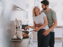 Ramalan Zodiak Cinta 7 Januari: Aquarius Mesra, Aries Saling Percaya