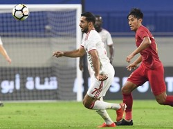 Indonesia kembali kebobolan pada menit ke-72. Ali Mabkhout mencetak hat-trick usai memanfaatkan sebuah umpan terobosan. Lolos dari jebakat offside, Ali Mabkhout tinggal berhadapan satu lawan satu dengan Wawan dan mampu melewati kiper Indonesia itu. Dok. AFP.