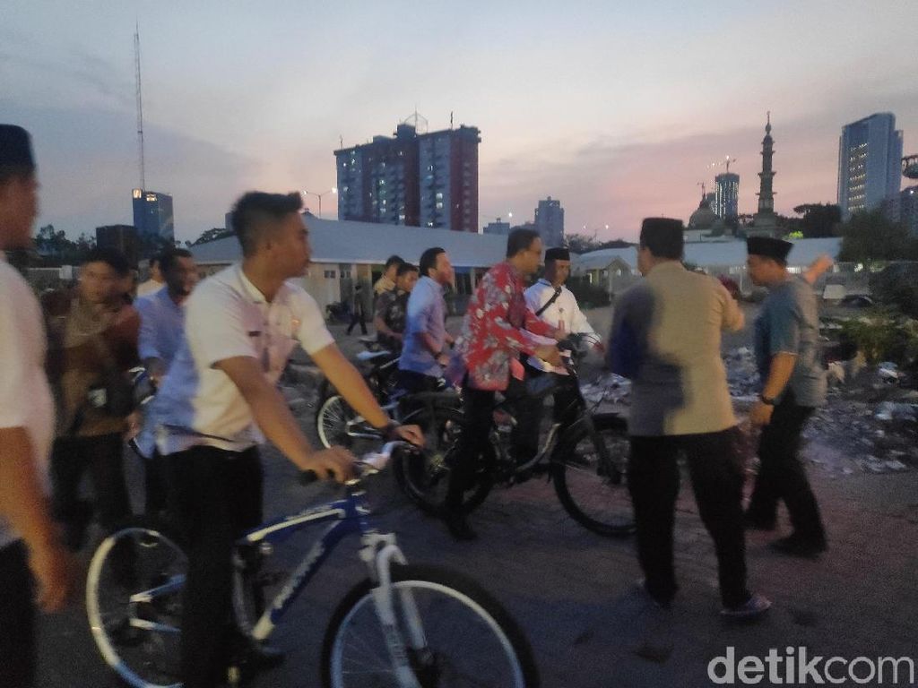 Naik Sepeda, Anies Hadiri Doa Bersama TNI-Polri untuk Indonesia Naik Sepeda, Anies Hadiri Doa Bersama TNI-Polri untuk Indonesia