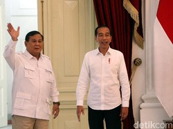Membaca Makna Prabowo Unggah Foto Lawas Bareng Jokowi di Pilgub DKI