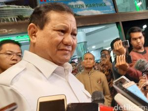 Prabowo juga Jenguk Kivlan Zen di RSPAD Prabowo juga Jenguk Kivlan Zen di RSPAD