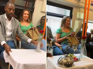 YouTuber Ini Ajak Penumpang di Sebelahnya Makan Romantis di Kereta