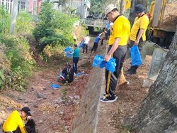 Antisipasi Banjir, Polres Trenggalek Gelar Aksi Bersih Sungai