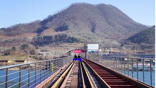 Taman rel kereta di Gyeonggi