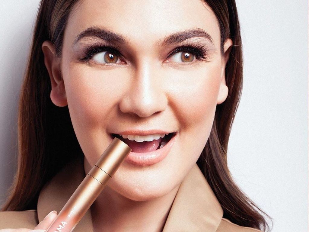 Review 7 Lipstik Artis Indonesia yang Lagi Hits Review 7 Lipstik Artis Indonesia yang Lagi Hits