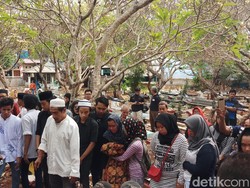 Tangis Pecah di Pemakaman Akbar Alamsyah Korban Demo Ricuh di DPR
