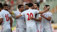 Dengan ribuan perempuan di tribune Stadion Azadi, Timnas Iran bak terlecut kala menghadapi Kamboja. Iran menang dengan skor begitu telak, 14-0, dan meraih kemenangan keduanya di Grup C Kualifikasi Piala Dunia 2022 Zona Asia. (Foto: Amin M. Jamali/Getty Images)