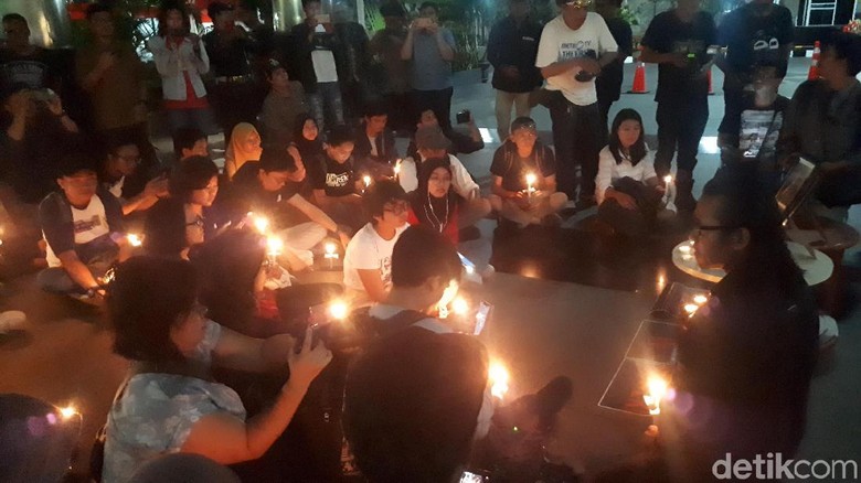 Pegiat Antikorupsi-Pegawai KPK Doa Bersama untuk Korban Demo Ricuh di DPR Pegiat Antikorupsi-Pegawai KPK Doa Bersama untuk Korban Demo Ricuh di DPR