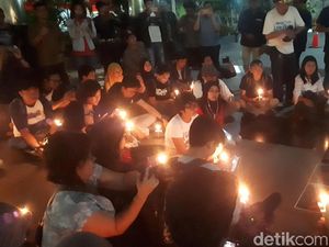 Pegiat Antikorupsi-Pegawai KPK Doa Bersama untuk Korban Demo Ricuh di DPR