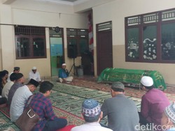 Jenazah Akbar Alamsyah Korban Demo Ricuh di DPR Disalatkan