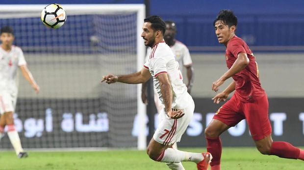 UAE's forward Ali Mabkhout (C) runs with the ball during the World Cup Qatar 2022 Group G qualification football match between United Arab Emirates and Indonesia at the Al Maktoum stadium in Dubai on October 10, 2019. (Photo by KARIM SAHIB / AFP)