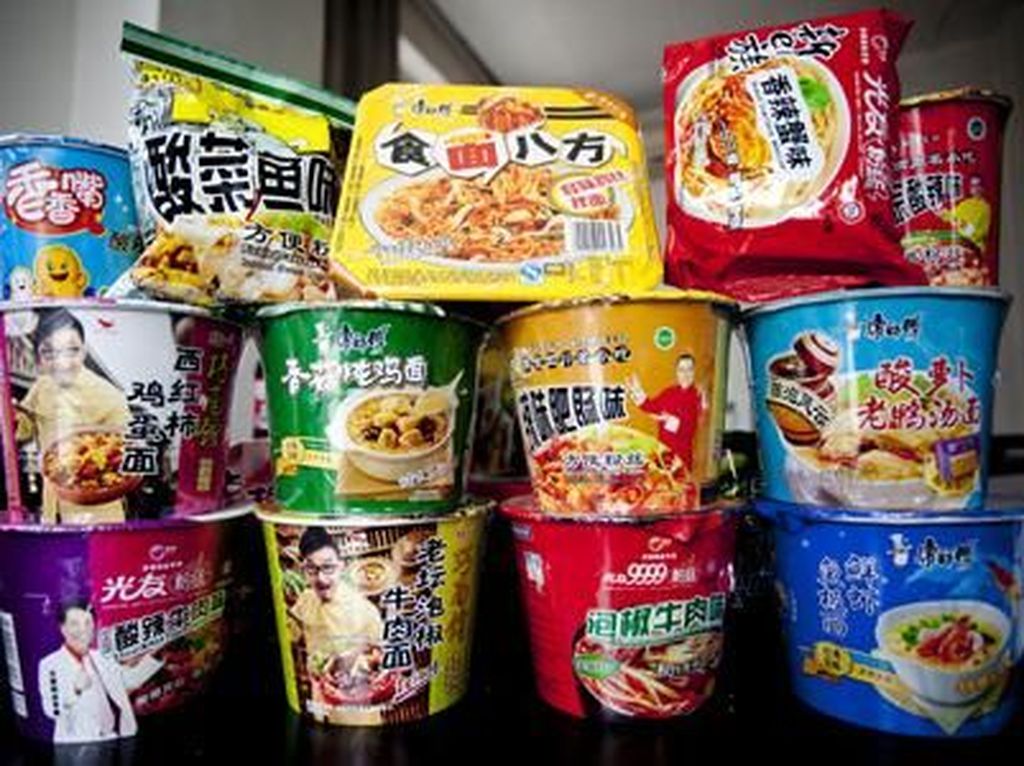 Kenapa Orang China Mendadak Borong Mie Instan? Kenapa Orang China Mendadak Borong Mie Instan?
