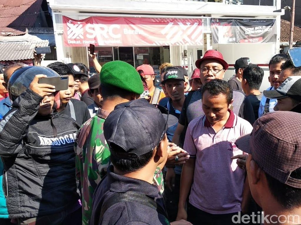 Zonasi Penjemputan Picu Ojol dan Opang Banyuwangi Nyaris Bentrok Zonasi Penjemputan Picu Ojol dan Opang Banyuwangi Nyaris Bentrok