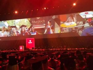 Dosen Australia yang Bongkar Skandal Bahasa Inggris Mahasiswa Asing Digugat Dosen Australia yang Bongkar Skandal Bahasa Inggris Mahasiswa Asing Digugat