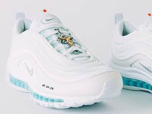 Label Fashion Rilis Sepatu Yesus Seharga Rp 42 Juta Kaprikornus Kontroversi Label Fashion Rilis Sepatu Yesus Seharga Rp 42 Juta Kaprikornus Kontroversi