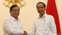 Ekspresi Jokowi Saat Bertemu Prabowo di Istana Merdeka