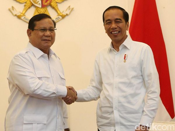 Ekspresi Jokowi Saat Bertemu Prabowo di Istana Merdeka