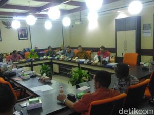 DPRD Surabaya Minta Pemkot Tunda Relokasi PKL Jalan Anggrek