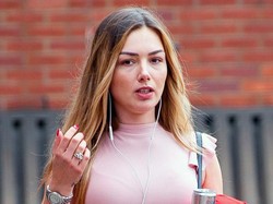 Buas! Model Cantik Ini Ditahan Karena Gigit Kaki Orang di Kereta