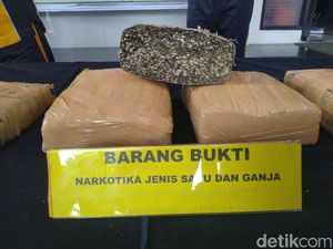 Sutradara Amir Mirza Gumay Ditangkap Polisi karena Sabu Sutradara Amir Mirza Gumay Ditangkap Polisi karena Sabu