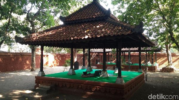 Foto: Mitos Sukses Pilkades di Petilasan Pangeran Cakrabuana