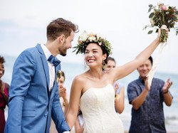 Wanita Ini Dihujat Menjijikkan, Rebut Pacar Kakak Kembarnya dan Menikah