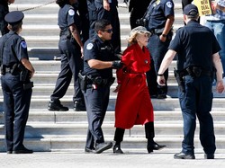 Aktris Jane Fonda Ditangkap Saat Aksi Demo Perubahan Iklim di US Capitol