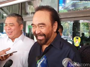 Wiranto Merespons Saat Diajak Bercanda Surya Paloh Wiranto Merespons Saat Diajak Bercanda Surya Paloh