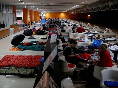 Warga Jepang Ramai-ramai Mengungsi dari Topan Monster