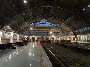 Panduan Naik KRL: Jadwal & Rute Stasiun Tanjung Priok Panduan Naik KRL: Jadwal & Rute Stasiun Tanjung Priok