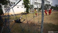 Ukuran gawang juga berbeda, setinggi 1,22 meter dengan lebar 5 meter. Adapun sepak bola non-disabilitas memiliki lebar gawang 7 meter. (Foto: Agung Pambudhy)